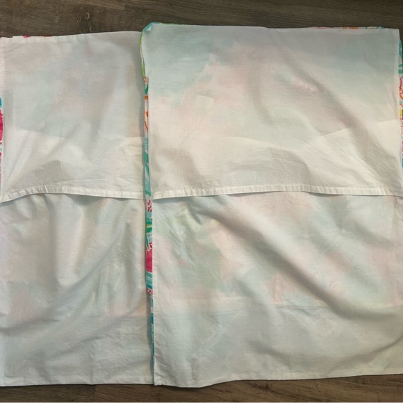 Lilly Pulitzer for Pottery Barn, 2 pillow cases 25x19,  Orchid print - Picture 5 of 12